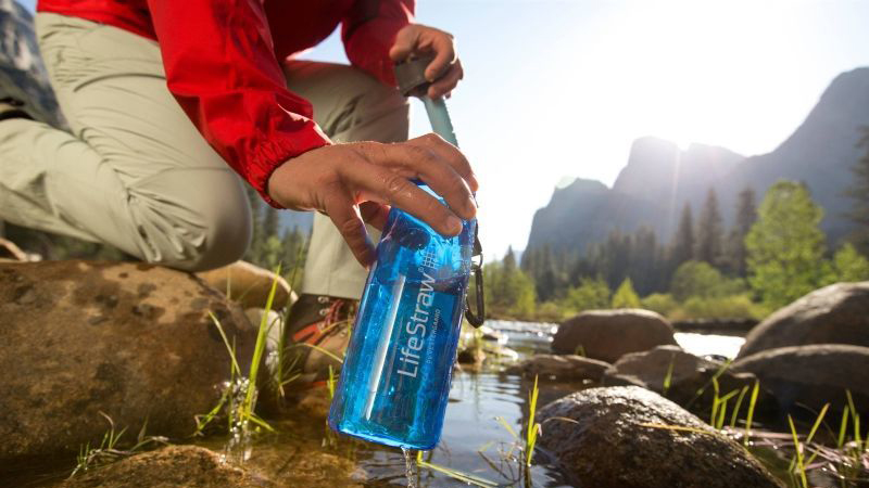 lifestraw-filtr-lahev-tip-na-darek-pro-cestovatele